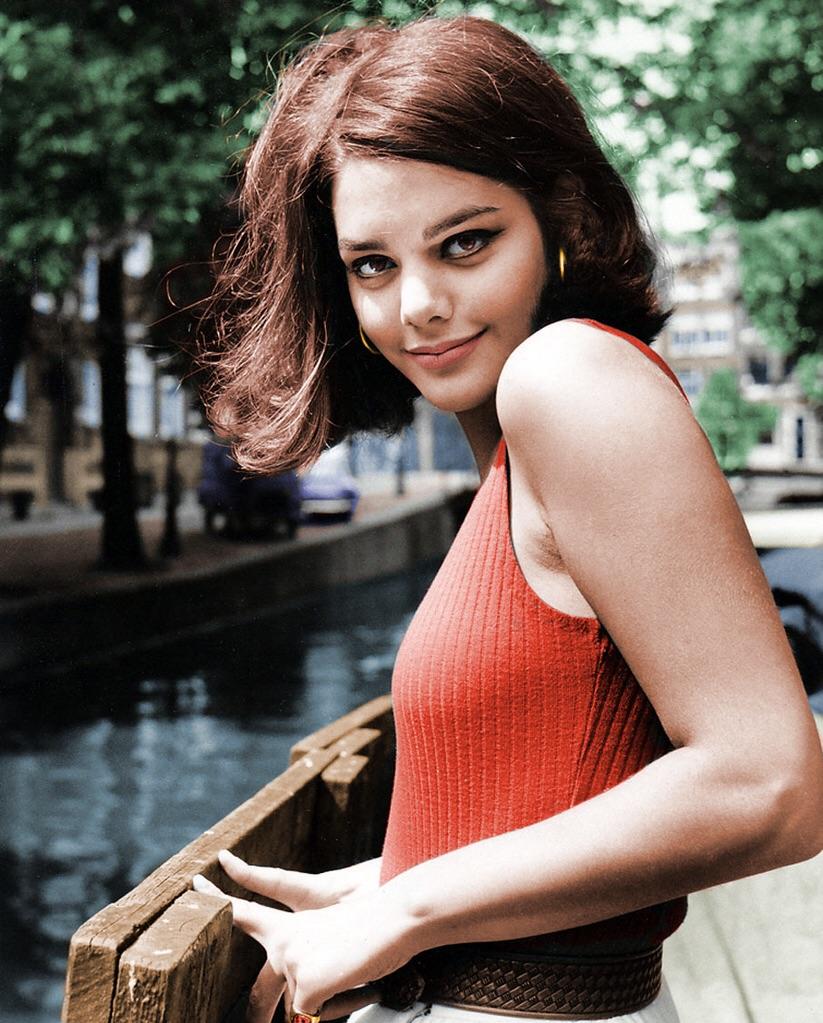 Tina Aumont 20 Photos