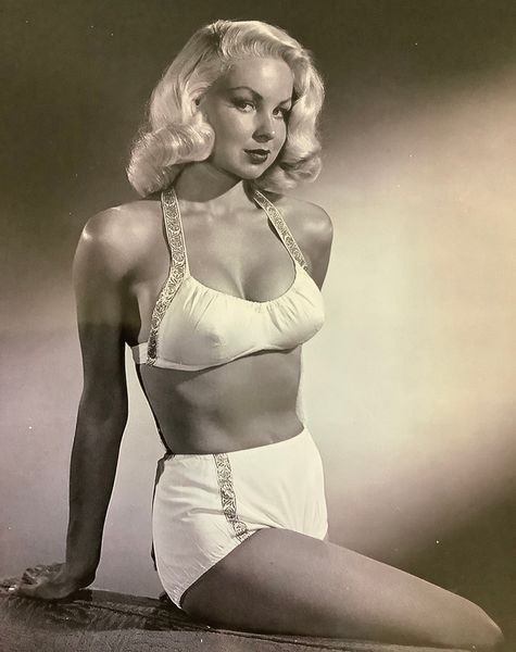 Joi Lansing 30 Images